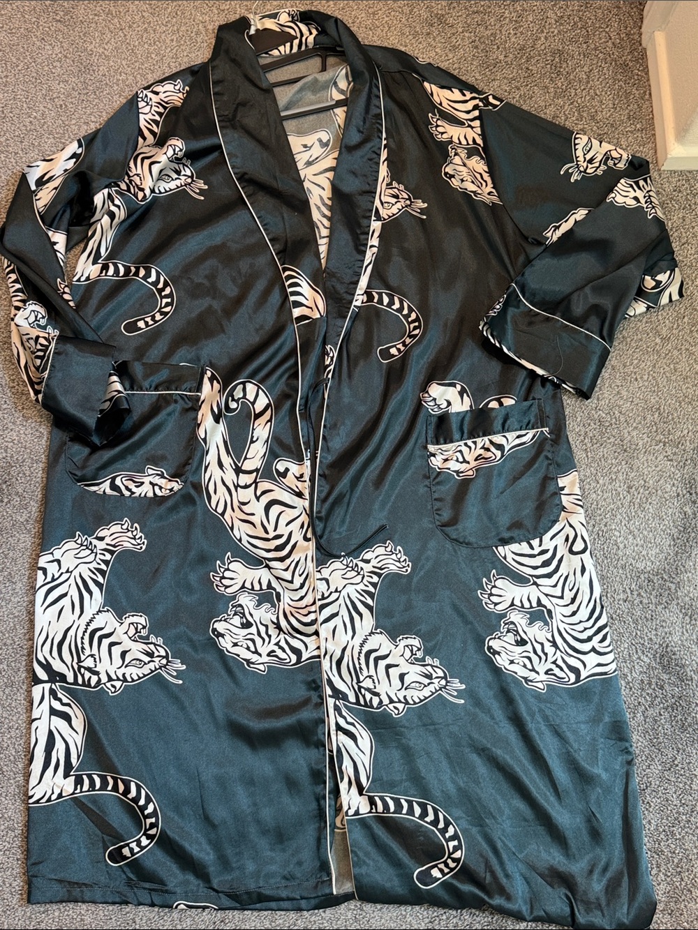 Green\white Tiger-Print Men's “Satin” robe - Picture 2 of 4